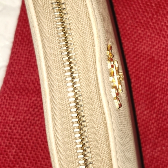 PRADA BEIGE SAFFIANO LEATHER ZIP AROUND WALLET Pre-loved - Picture 8 of 11